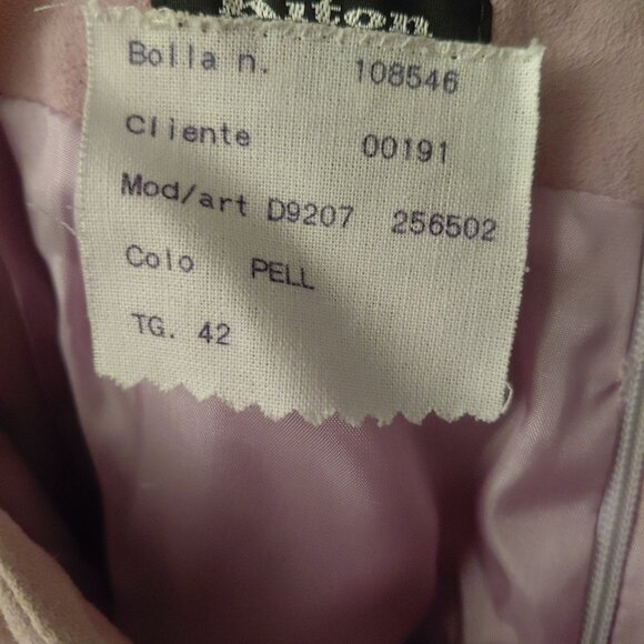 Kiton 100% pelle leather skirt size 42 has a small faint stain see pic - Picture 3 of 3